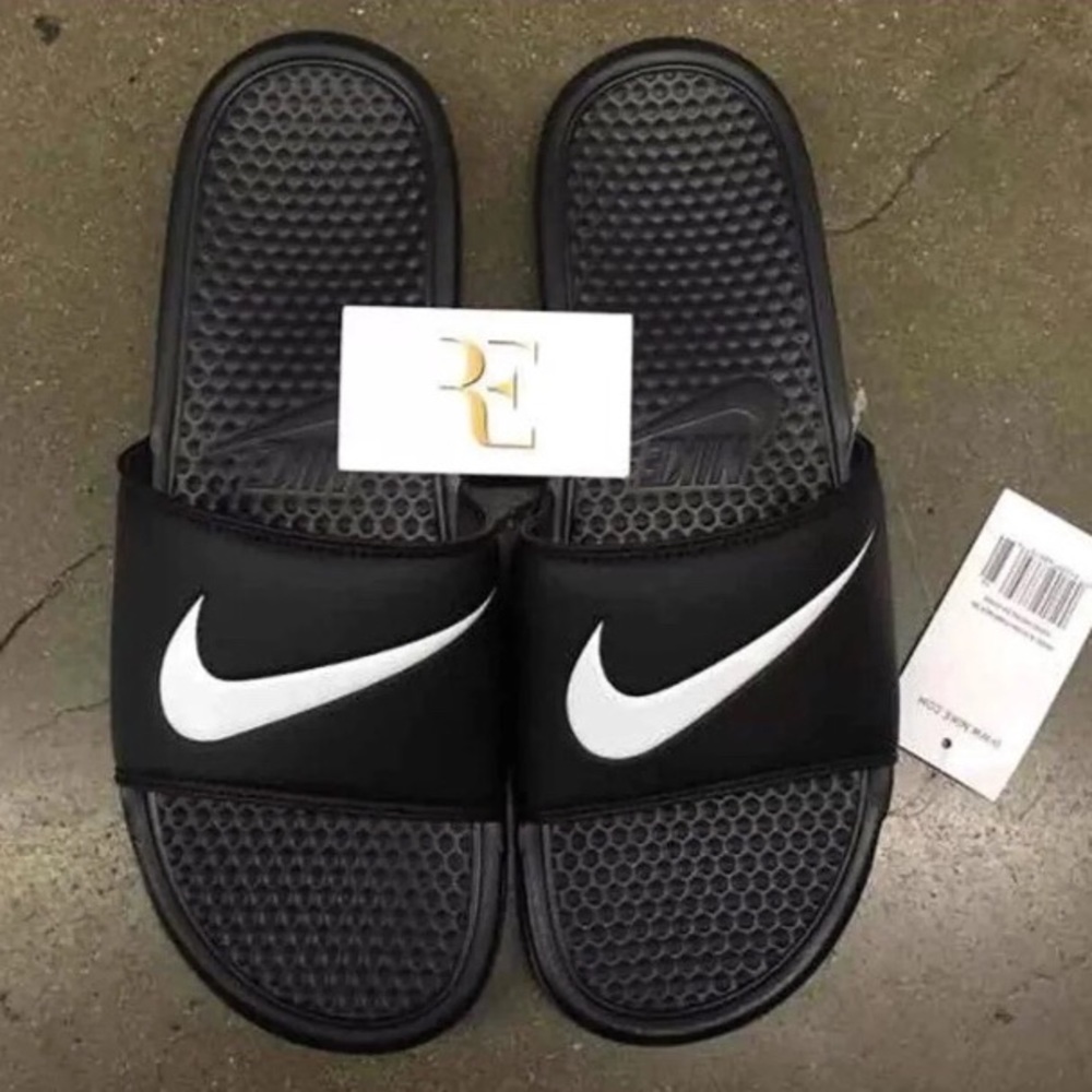 NIKE BENASSI SWOOSH SLIDES NWT - Picture 3 of 4